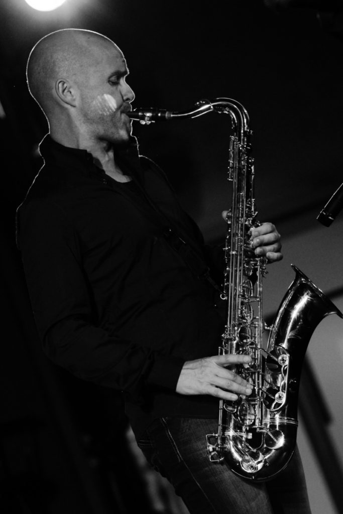 Le Saxophoniste lors d'une soirée événementielle d'entreprise à Monaco. Le groupe de Musique Jazz en action lors d'une soirée d'entreprise (Comité d'entreprise)
