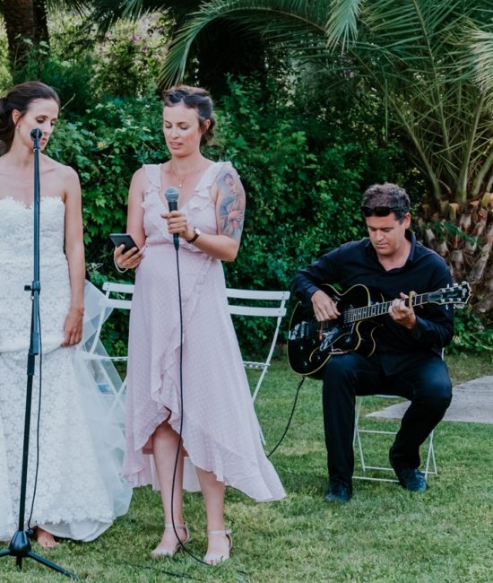 Musiciens qui accompagnent la mariée pour une chanson